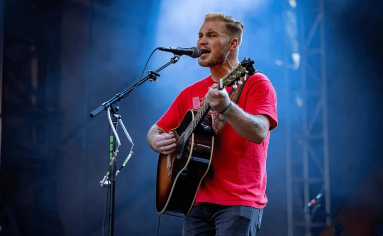 How tall is zach bryan